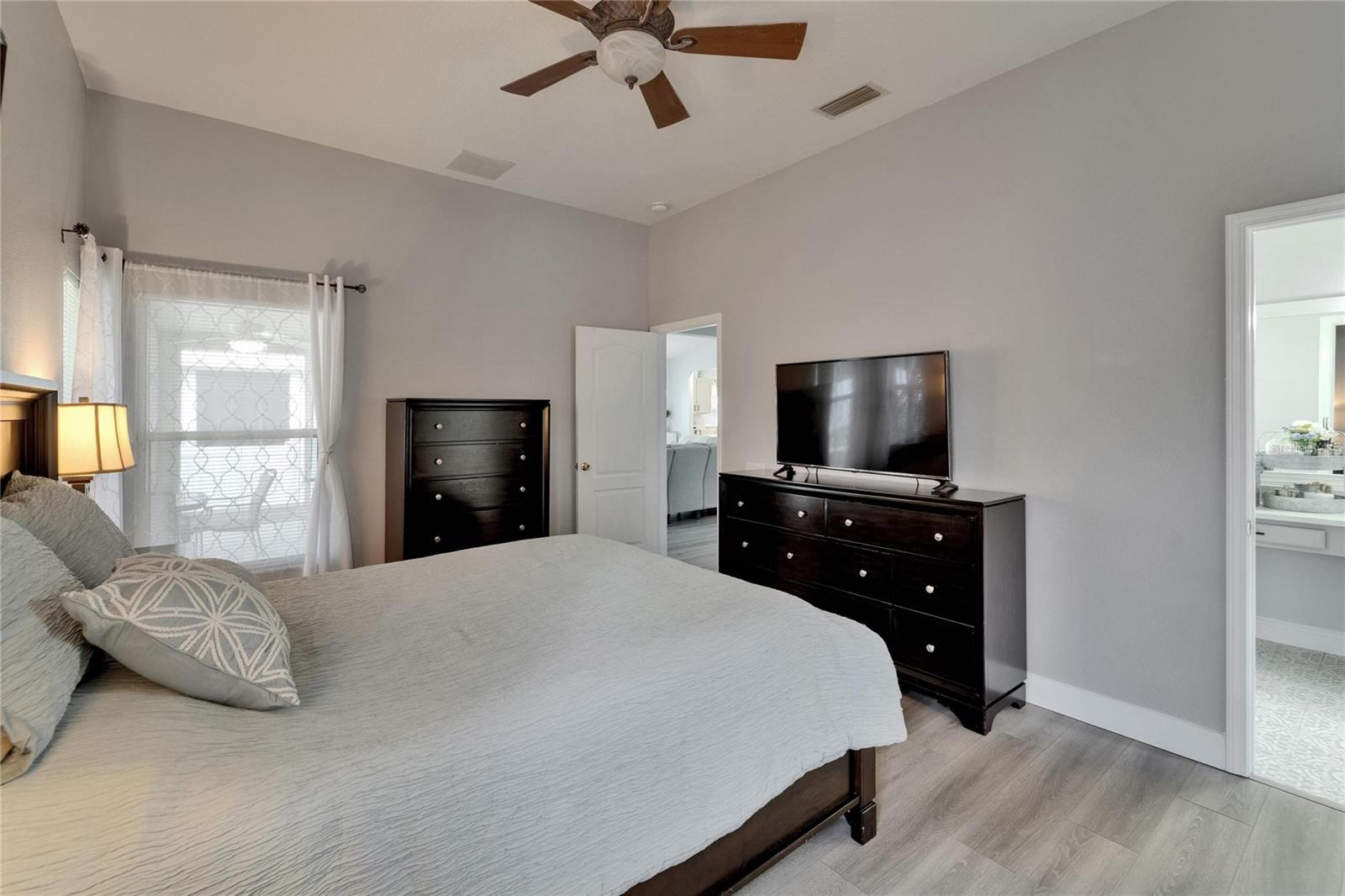 Image 24 of 59 For 10449 Hunters Haven Boulevard