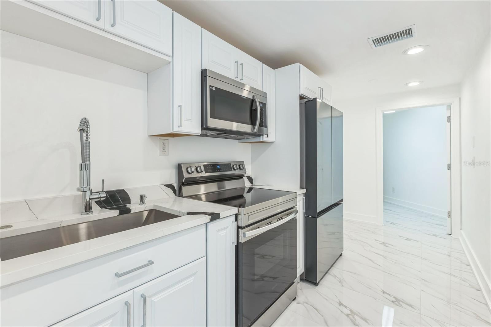 Listing photo id 17 for 5212 62nd Avenue S