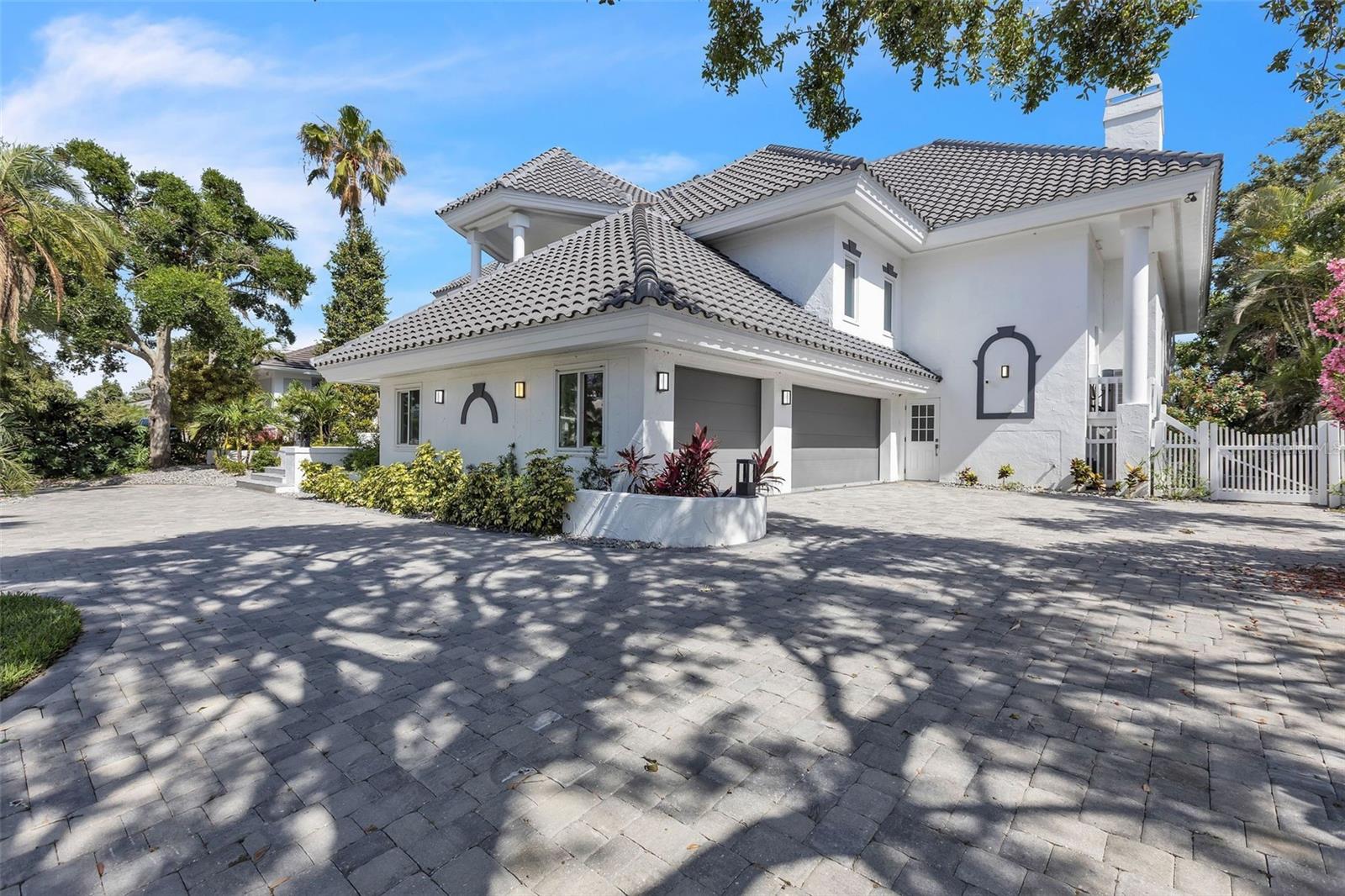 Listing photo id 0 for 5212 62nd Avenue S