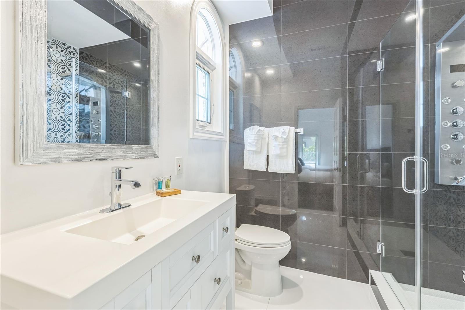 Listing photo id 28 for 5212 62nd Avenue S