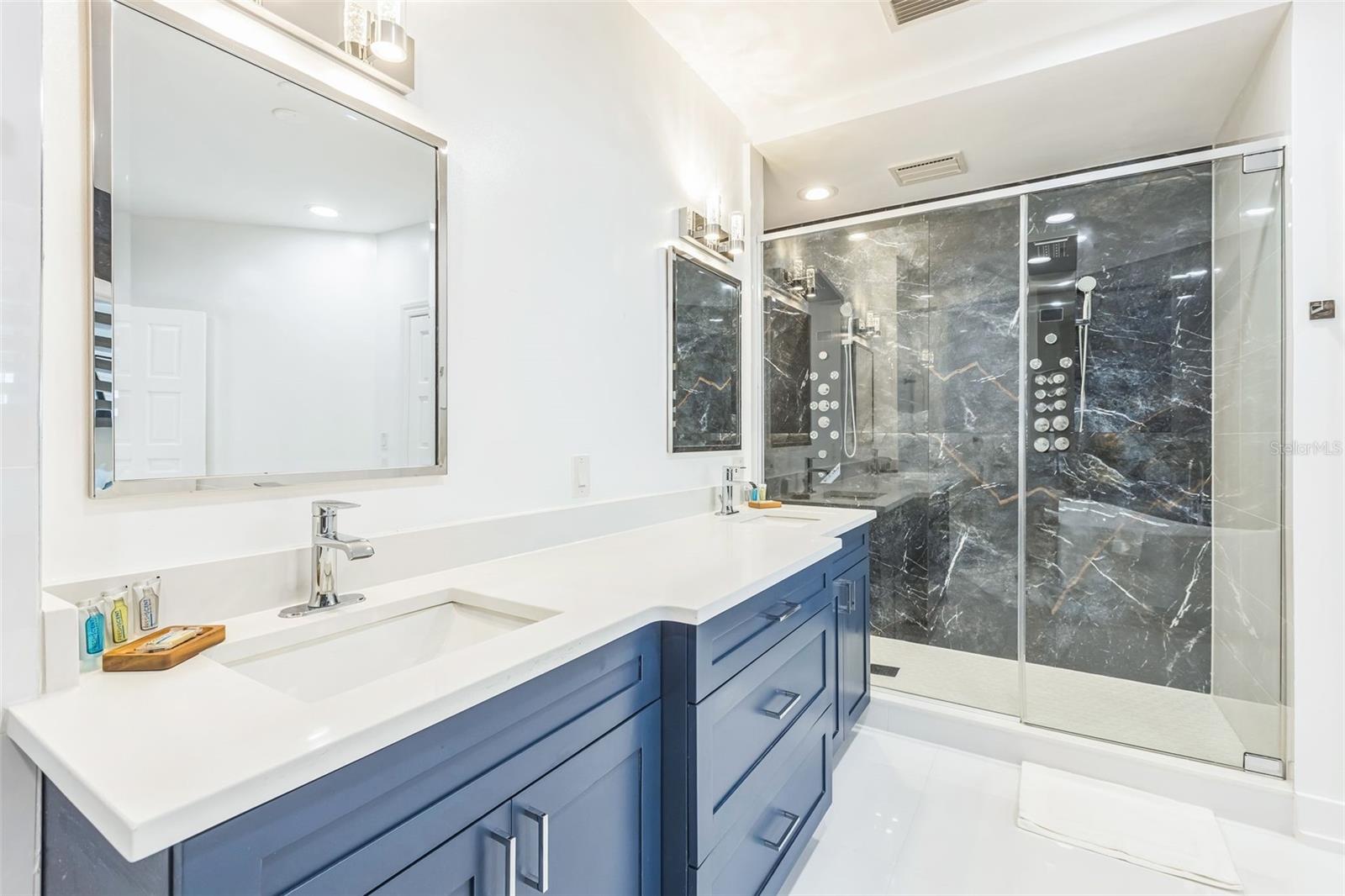 Listing photo id 31 for 5212 62nd Avenue S