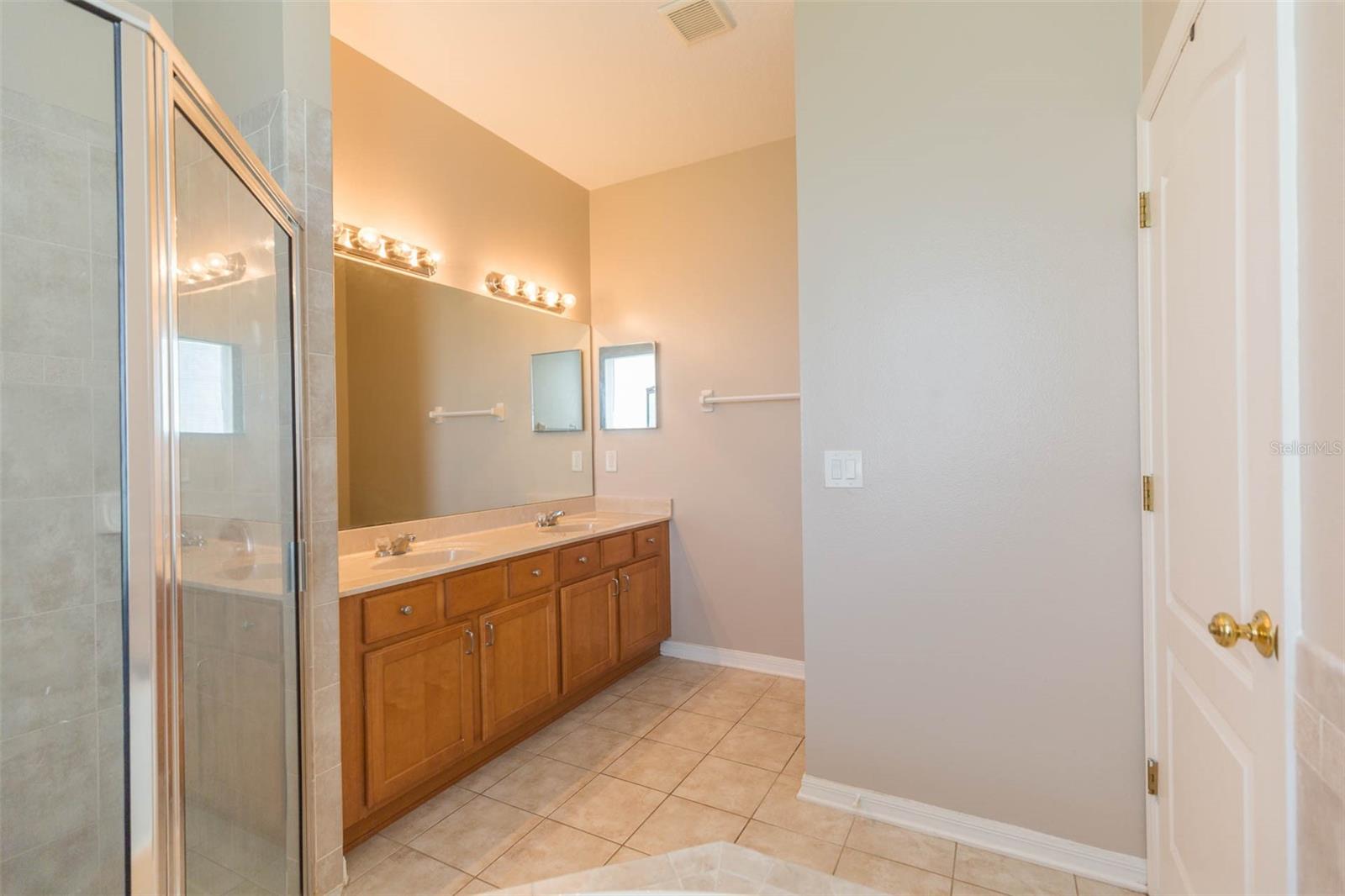 Image 11 of 27 For 17843 Cunningham Court