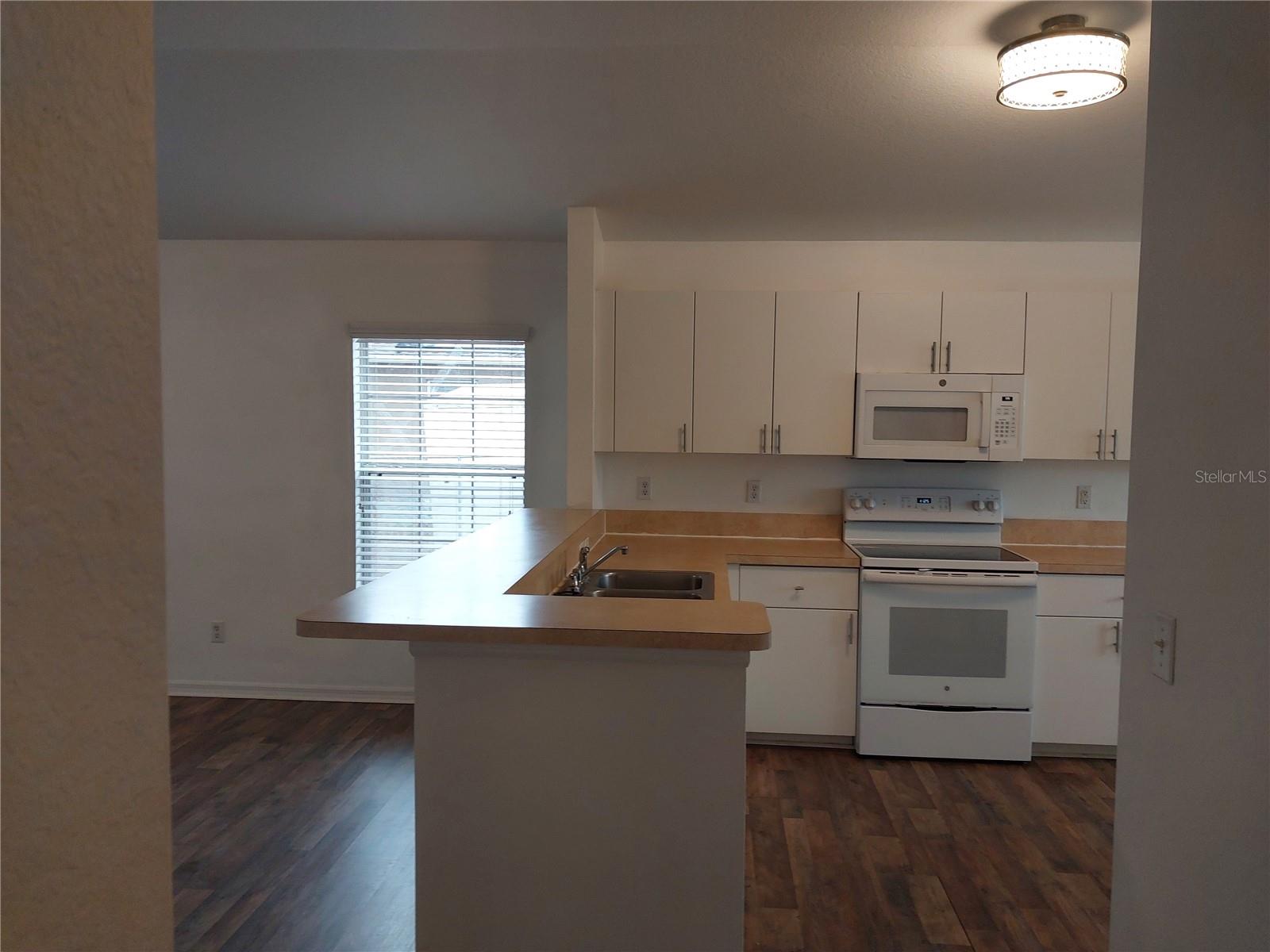 Image 6 of 28 For 557 Windermere Drive