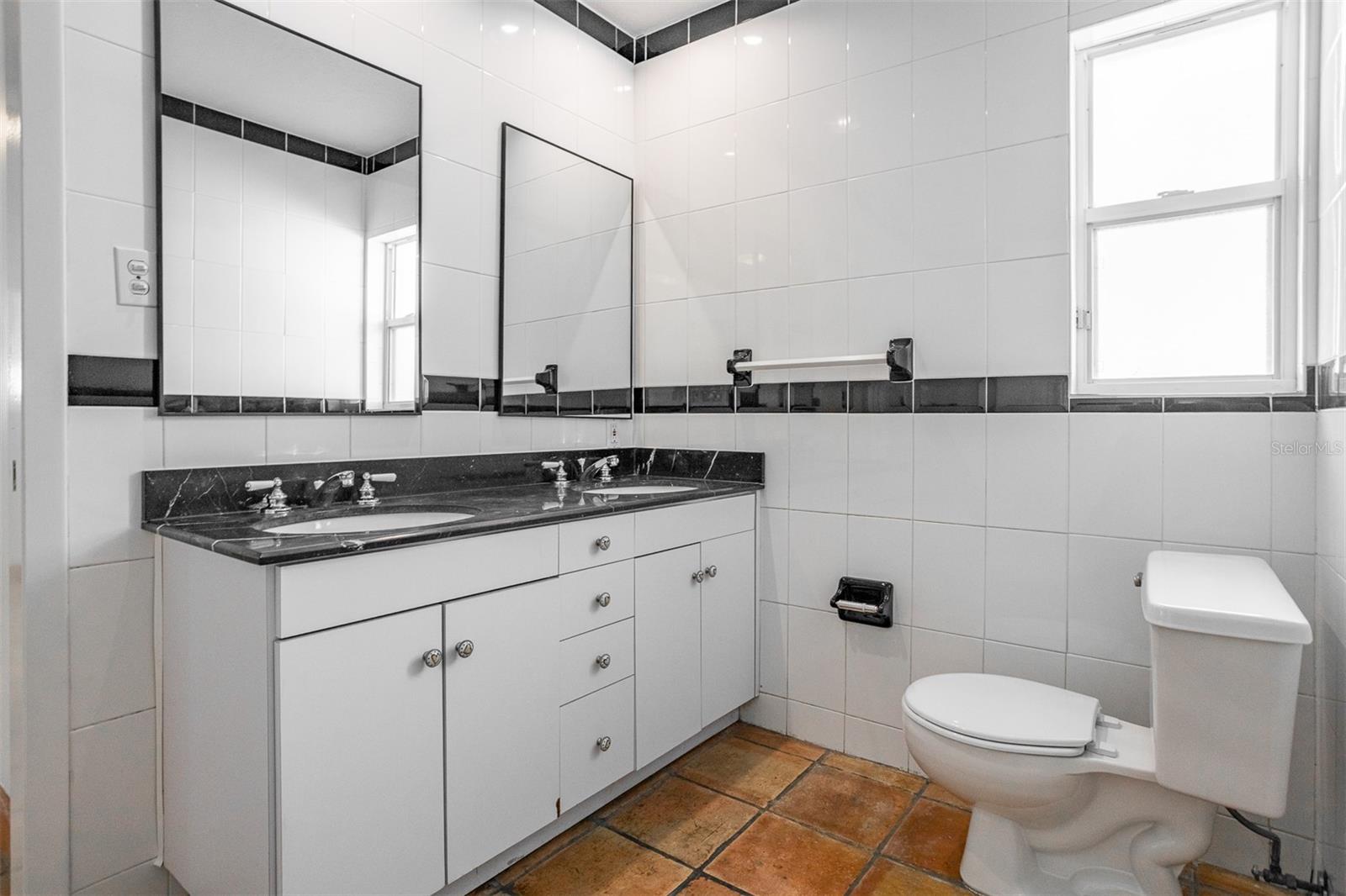 Listing photo id 9 for 593 Marmora Avenue