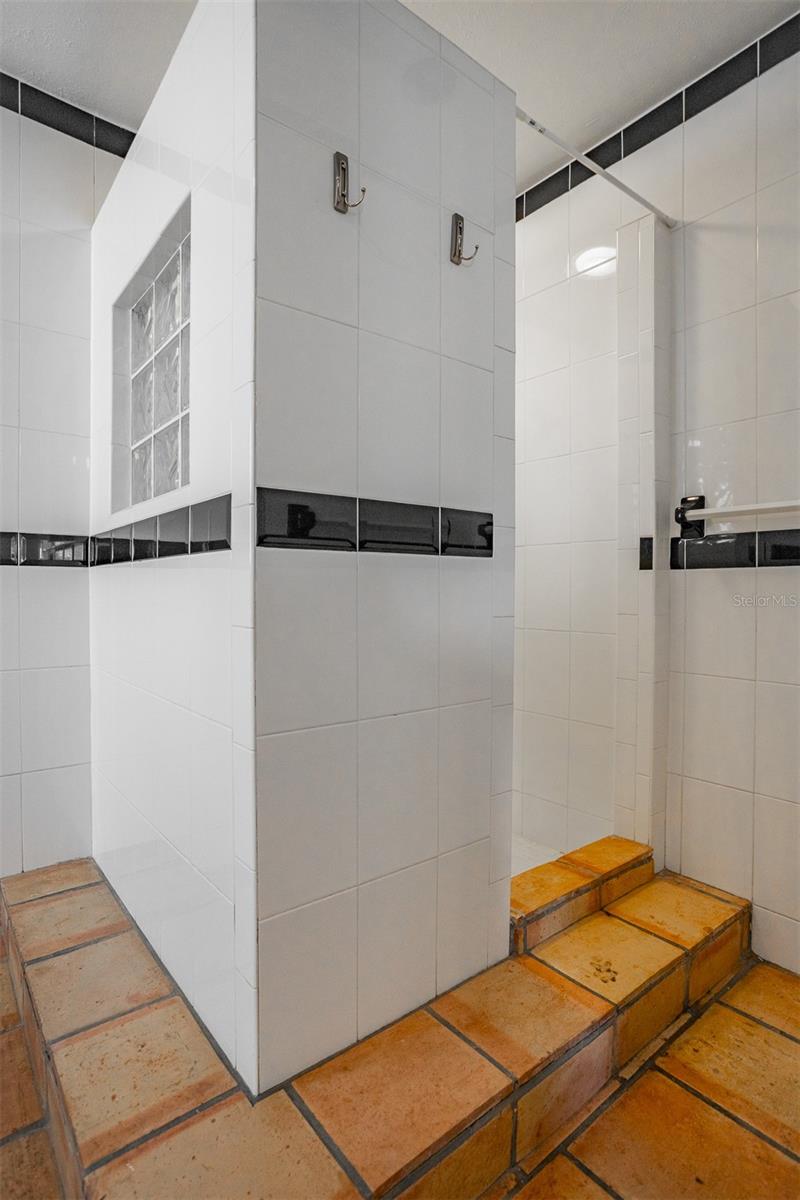 Listing photo id 10 for 593 Marmora Avenue
