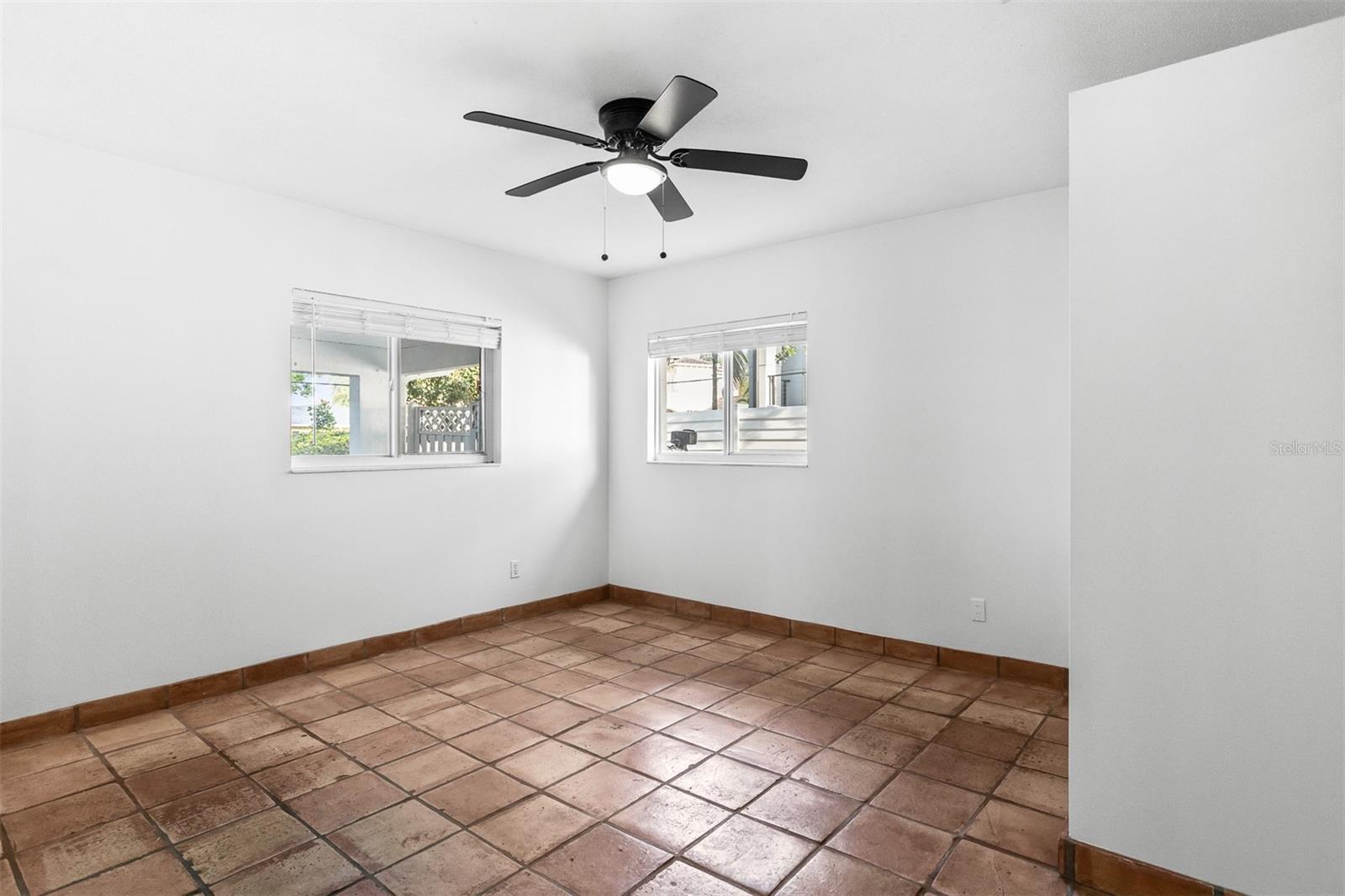 Listing photo id 11 for 593 Marmora Avenue