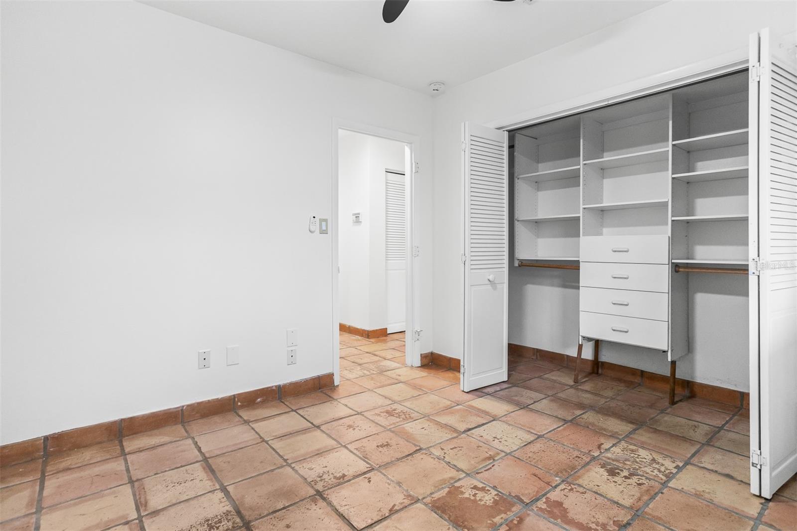 Listing photo id 12 for 593 Marmora Avenue