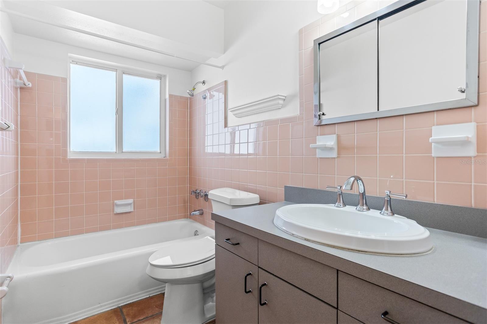 Listing photo id 13 for 593 Marmora Avenue
