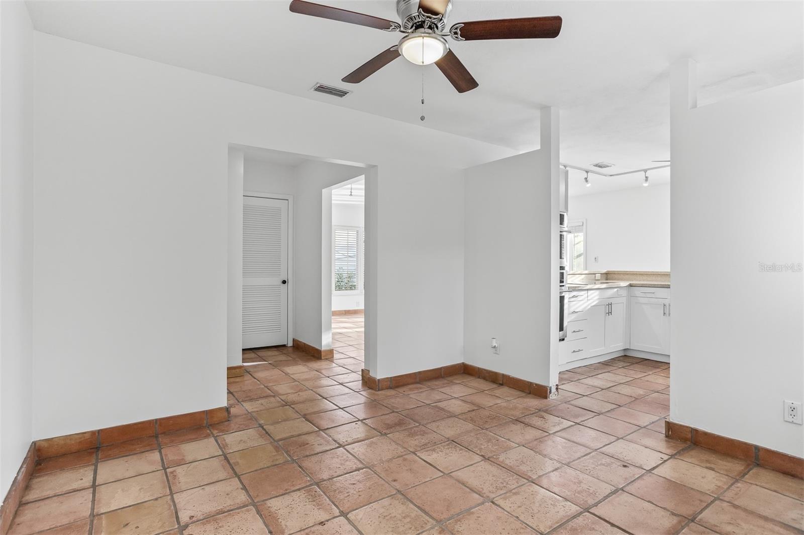 Listing photo id 14 for 593 Marmora Avenue