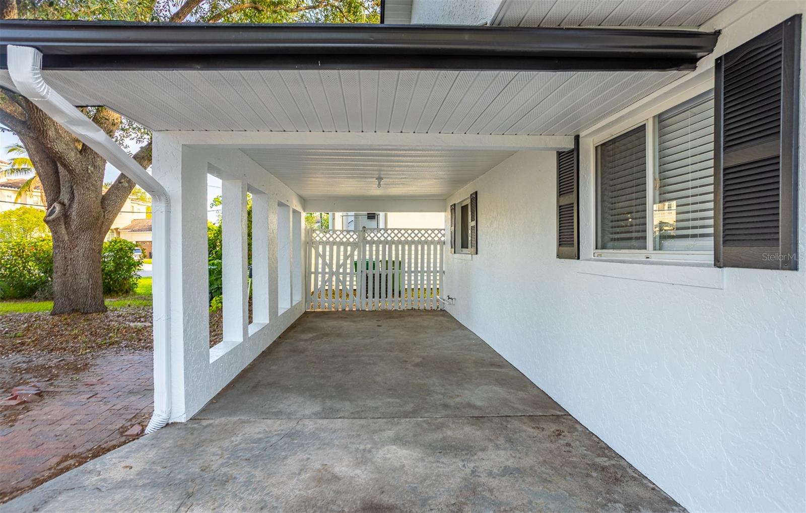 Listing photo id 15 for 593 Marmora Avenue