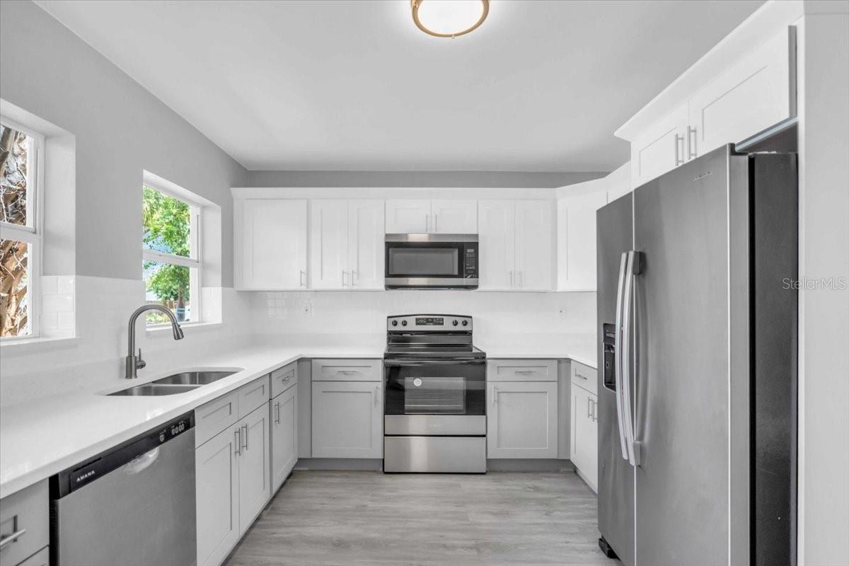 Image 13 of 40 For 2711 22nd Avenue