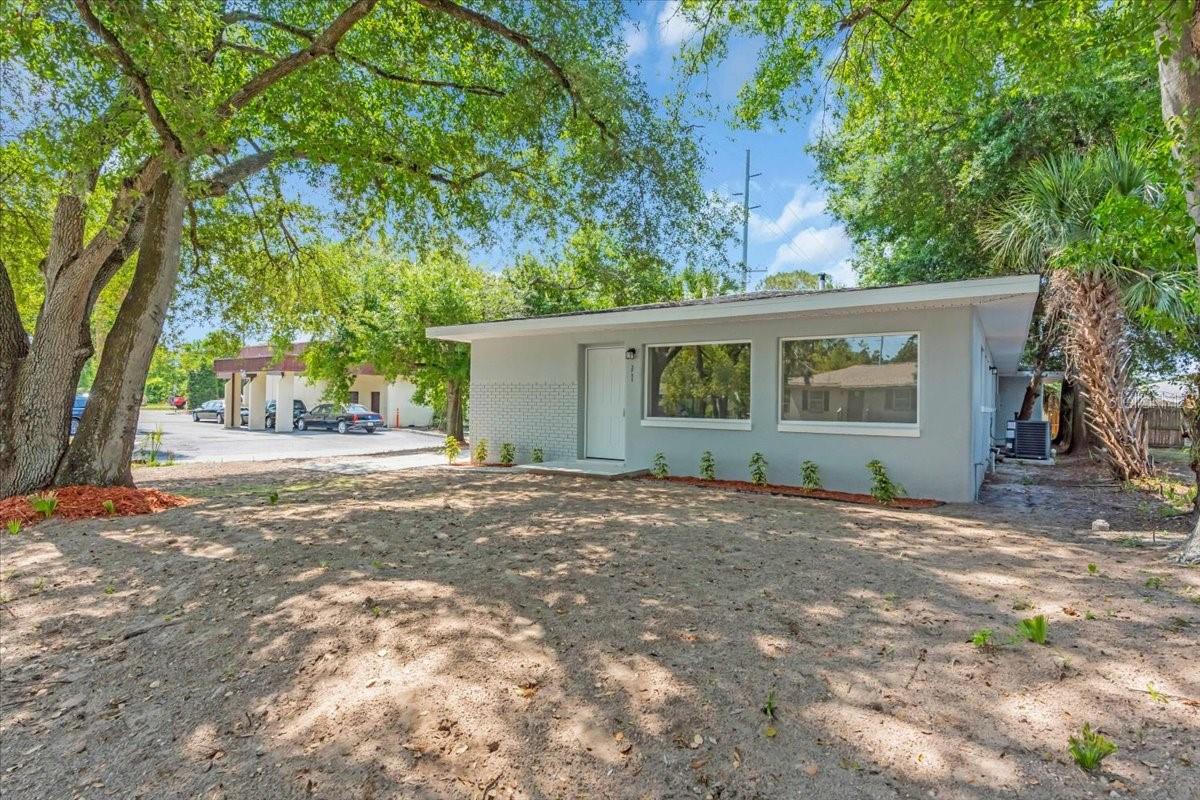 Image 2 of 40 For 2711 22nd Avenue