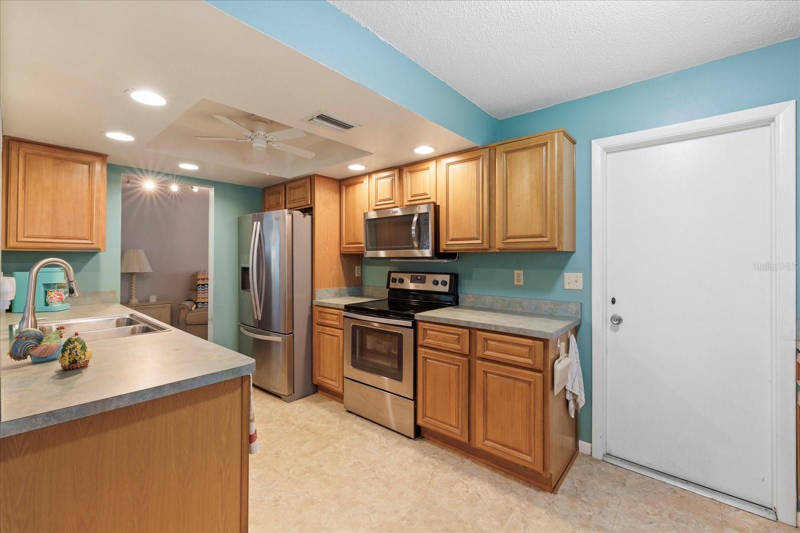 Image 21 of 32 For 9690 41st Street N 0