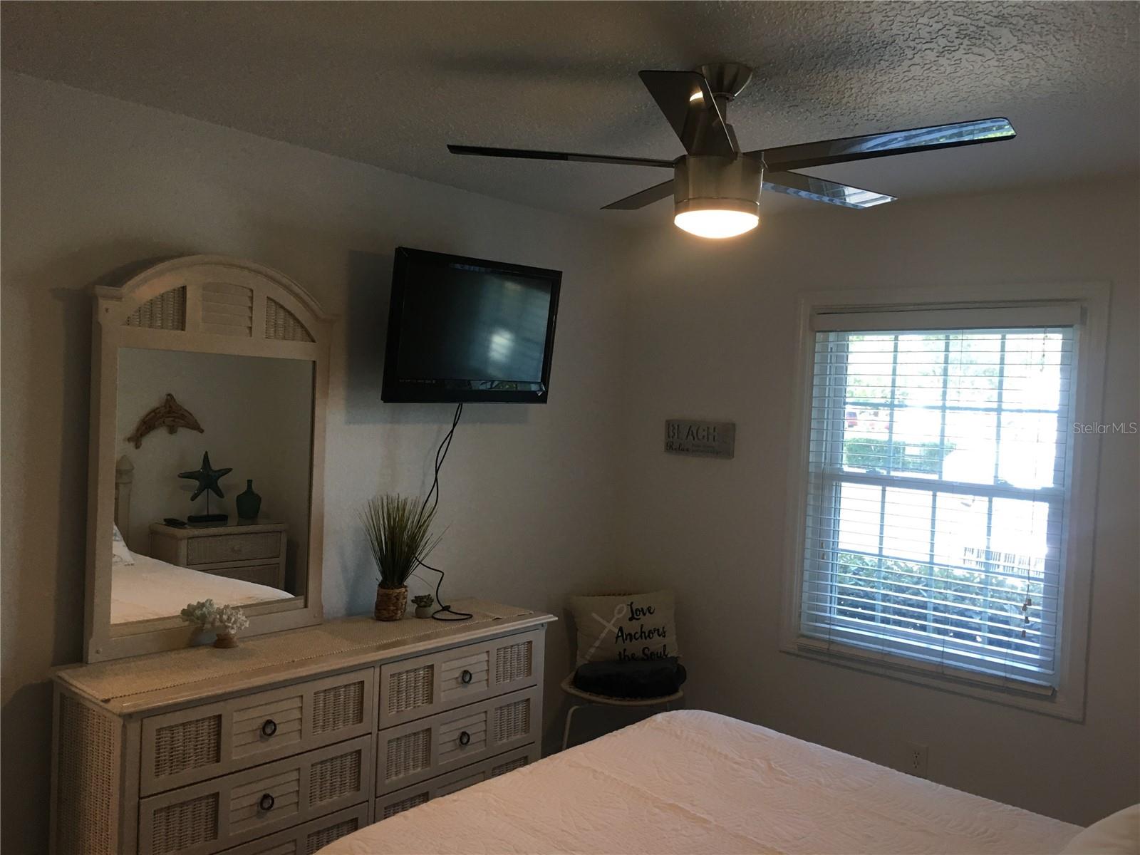 Image 12 of 19 For 5174 Beach Drive Se B