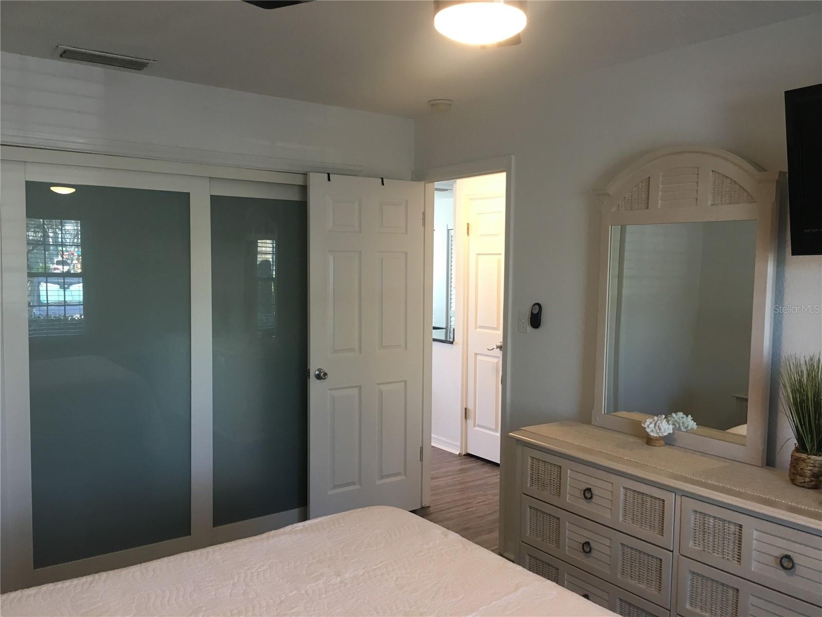 Image 13 of 19 For 5174 Beach Drive Se B