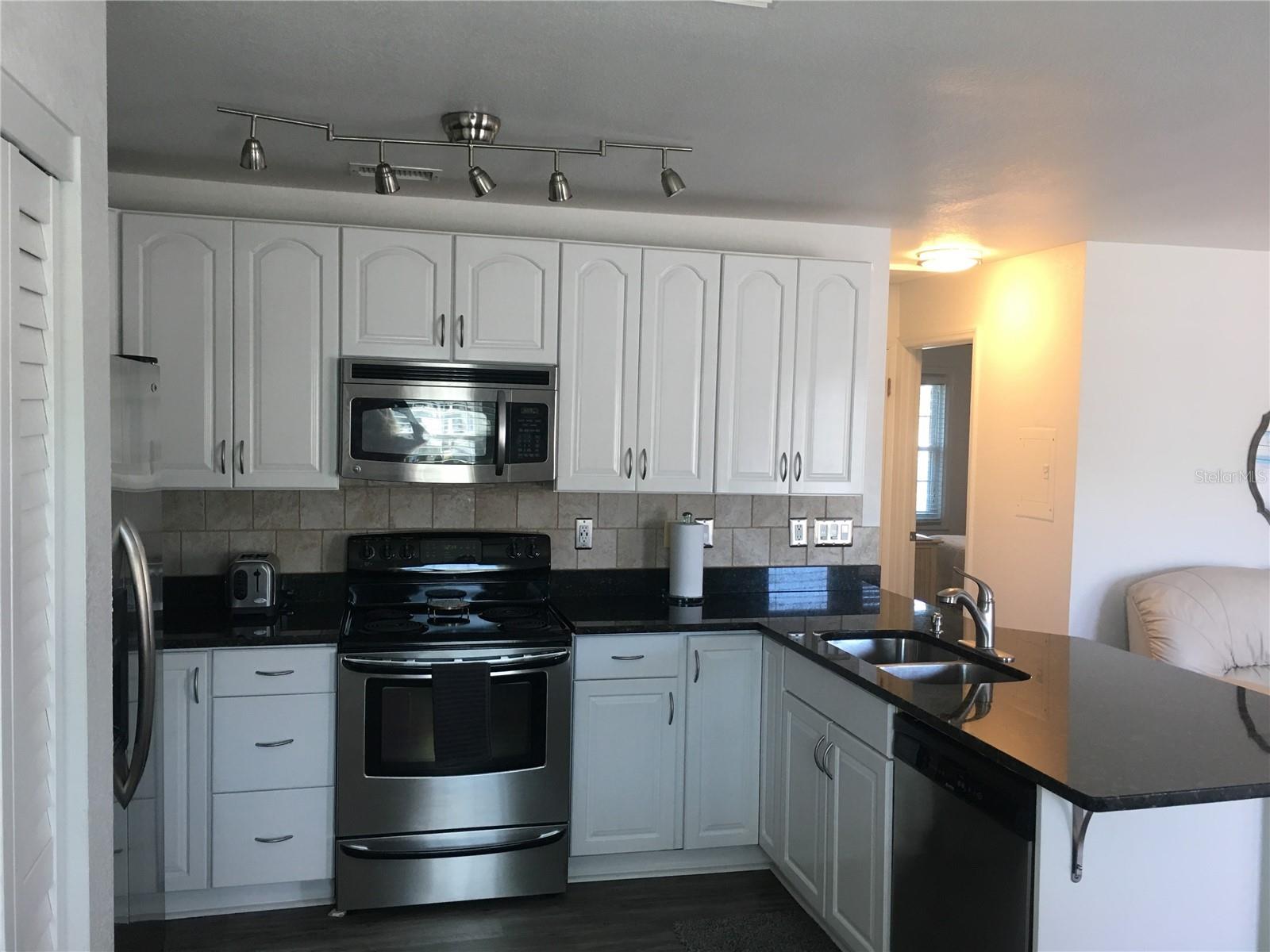 Image 6 of 19 For 5174 Beach Drive Se B