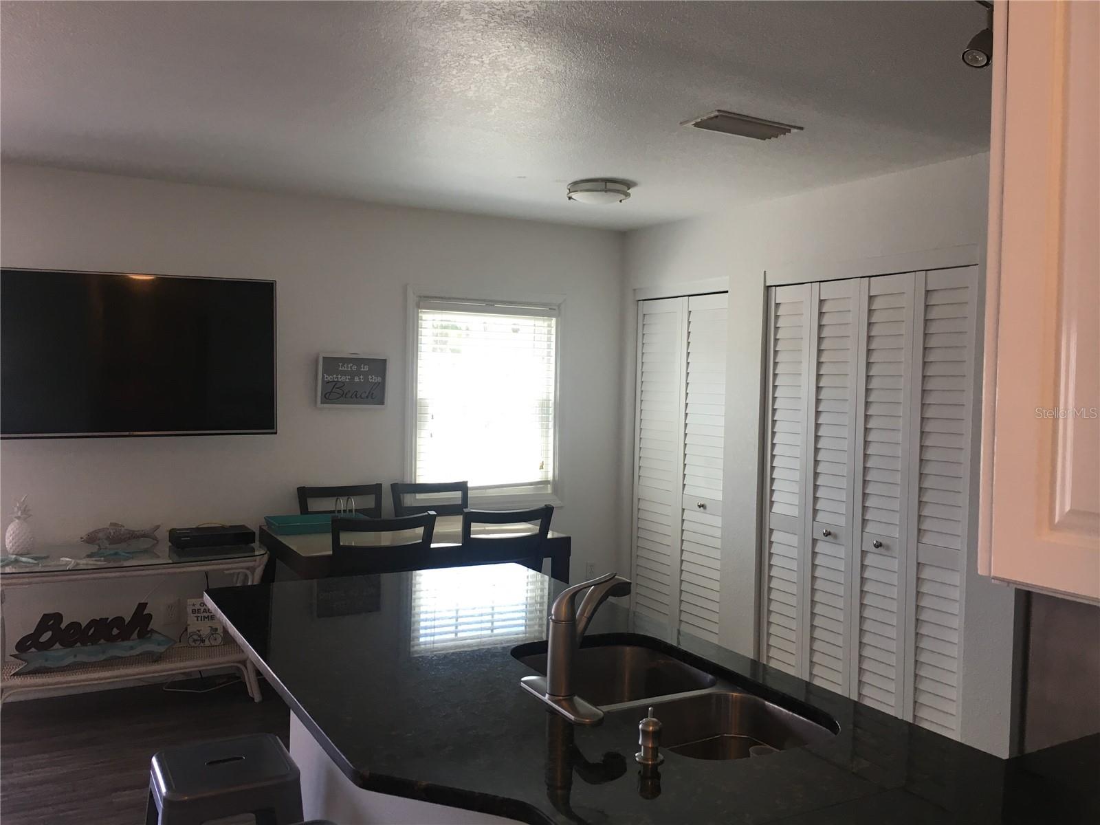 Image 8 of 19 For 5174 Beach Drive Se B