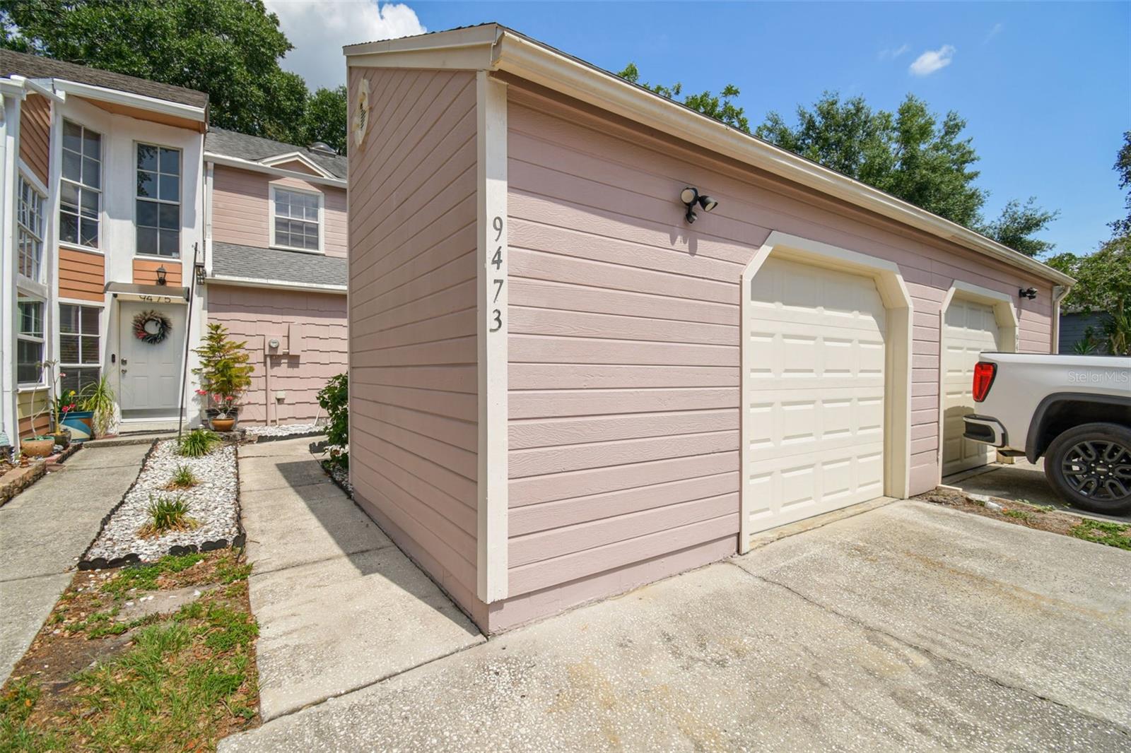 Listing photo id 0 for 9473 Forest Hills Place