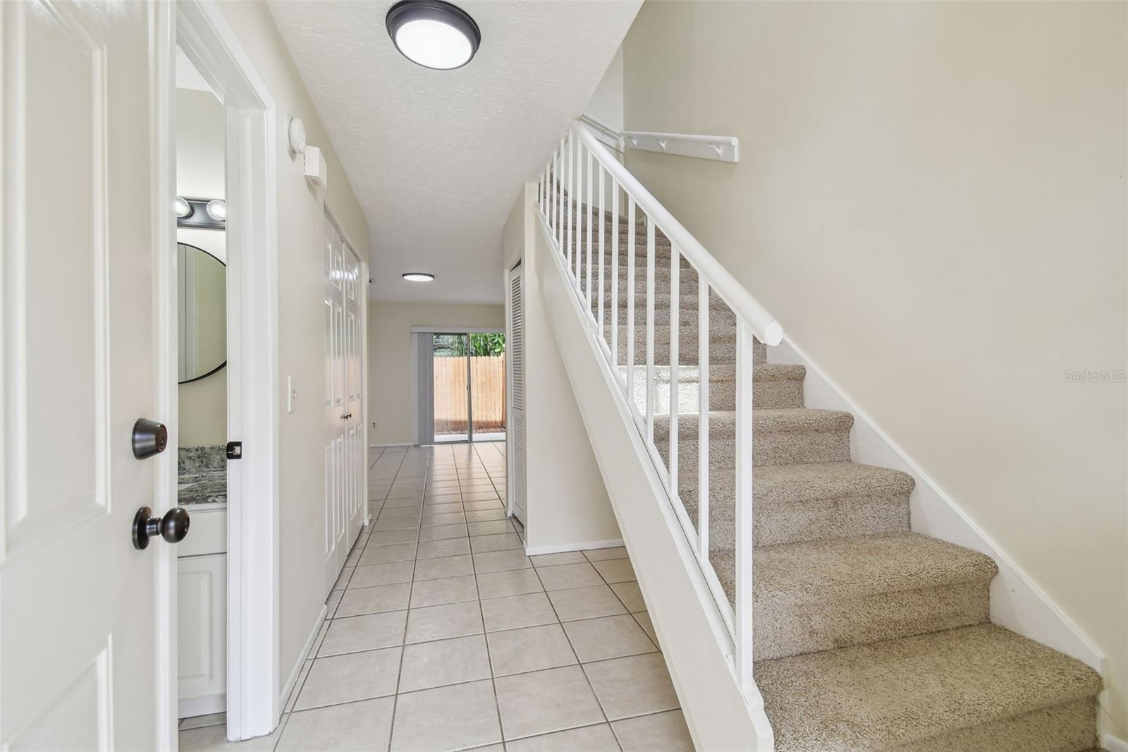 Listing photo id 3 for 9473 Forest Hills Place