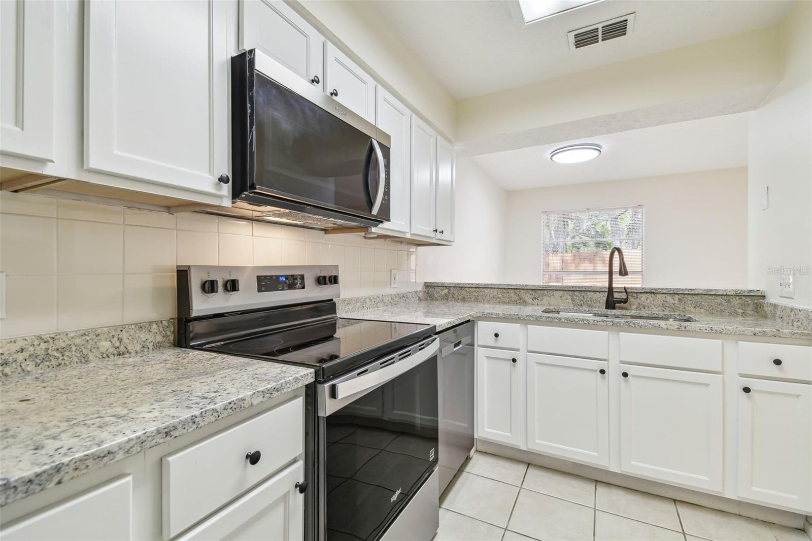 Listing photo id 4 for 9473 Forest Hills Place