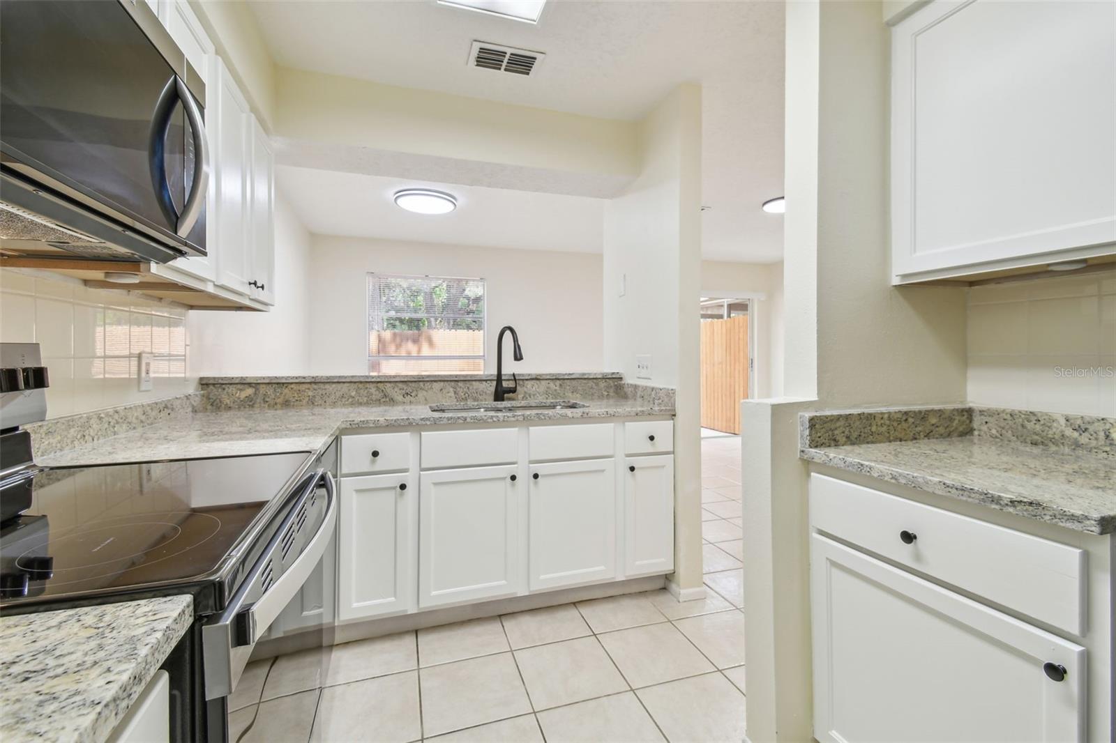 Listing photo id 5 for 9473 Forest Hills Place