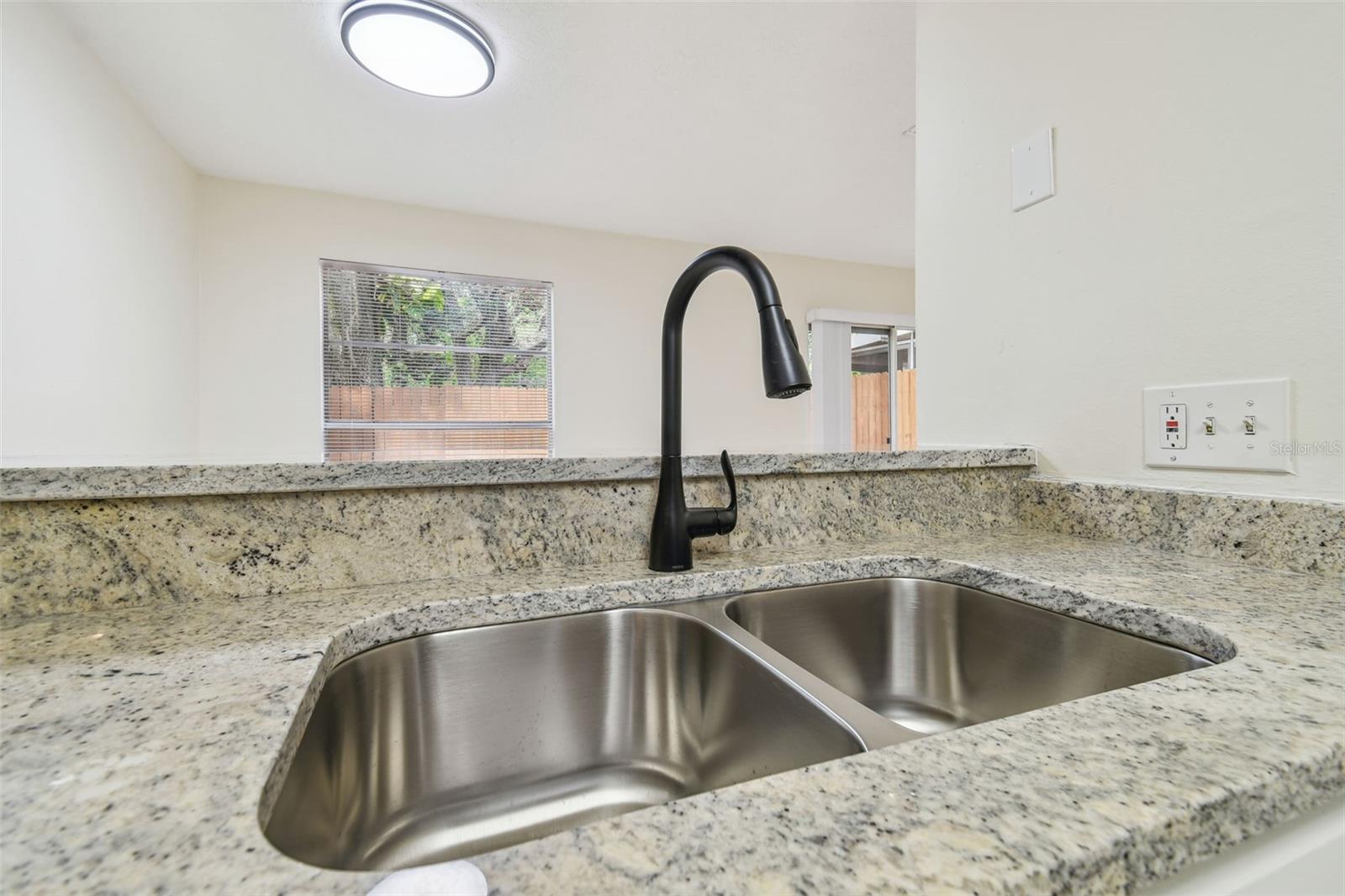 Listing photo id 6 for 9473 Forest Hills Place