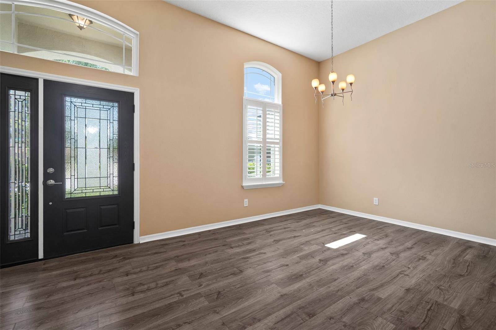 Listing photo id 8 for 1226 Baycrest Drive