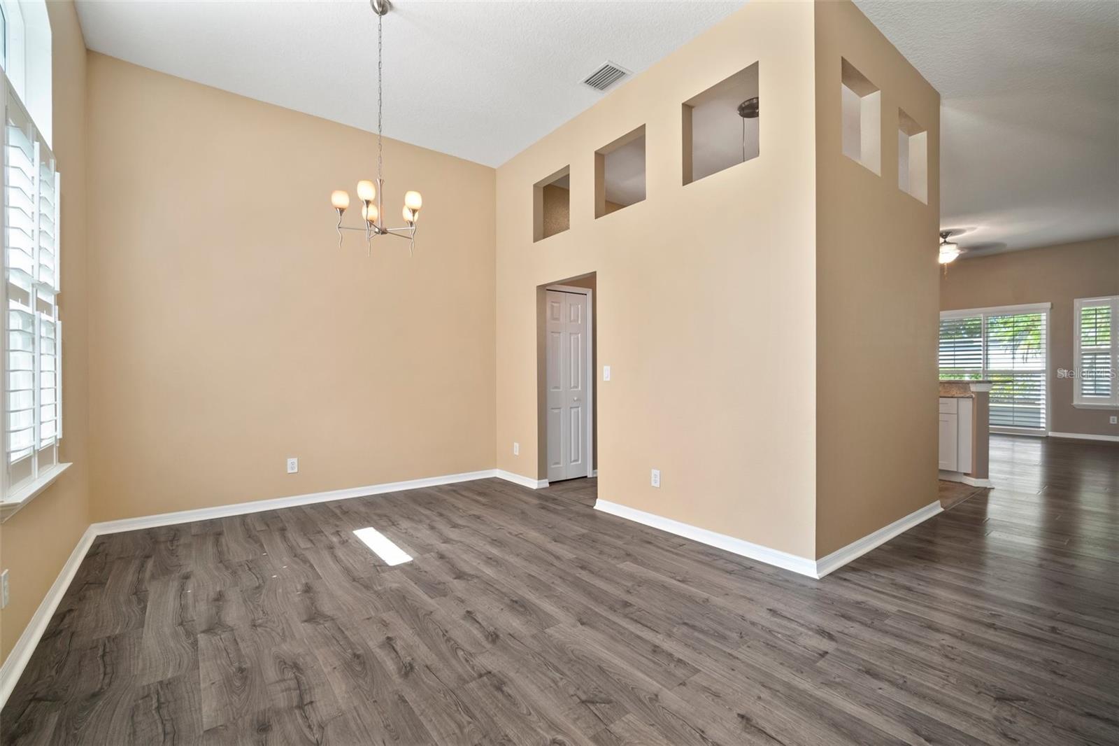 Listing photo id 10 for 1226 Baycrest Drive