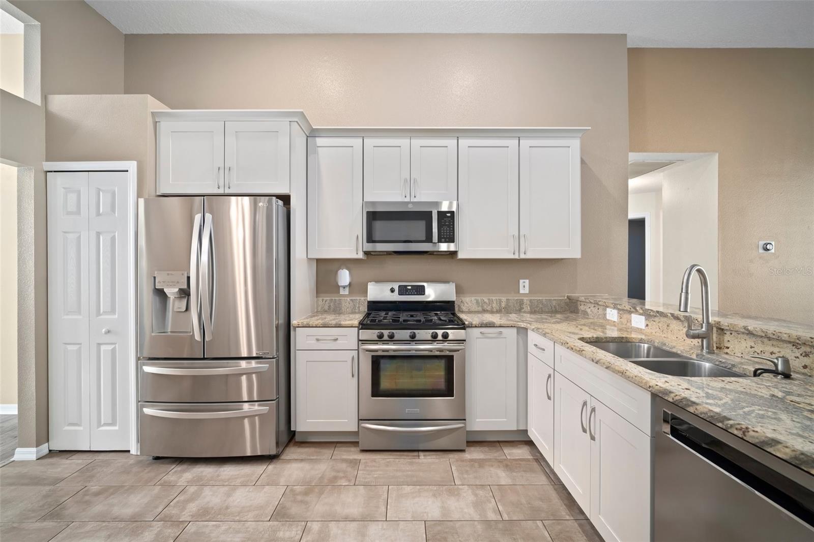 Listing photo id 13 for 1226 Baycrest Drive