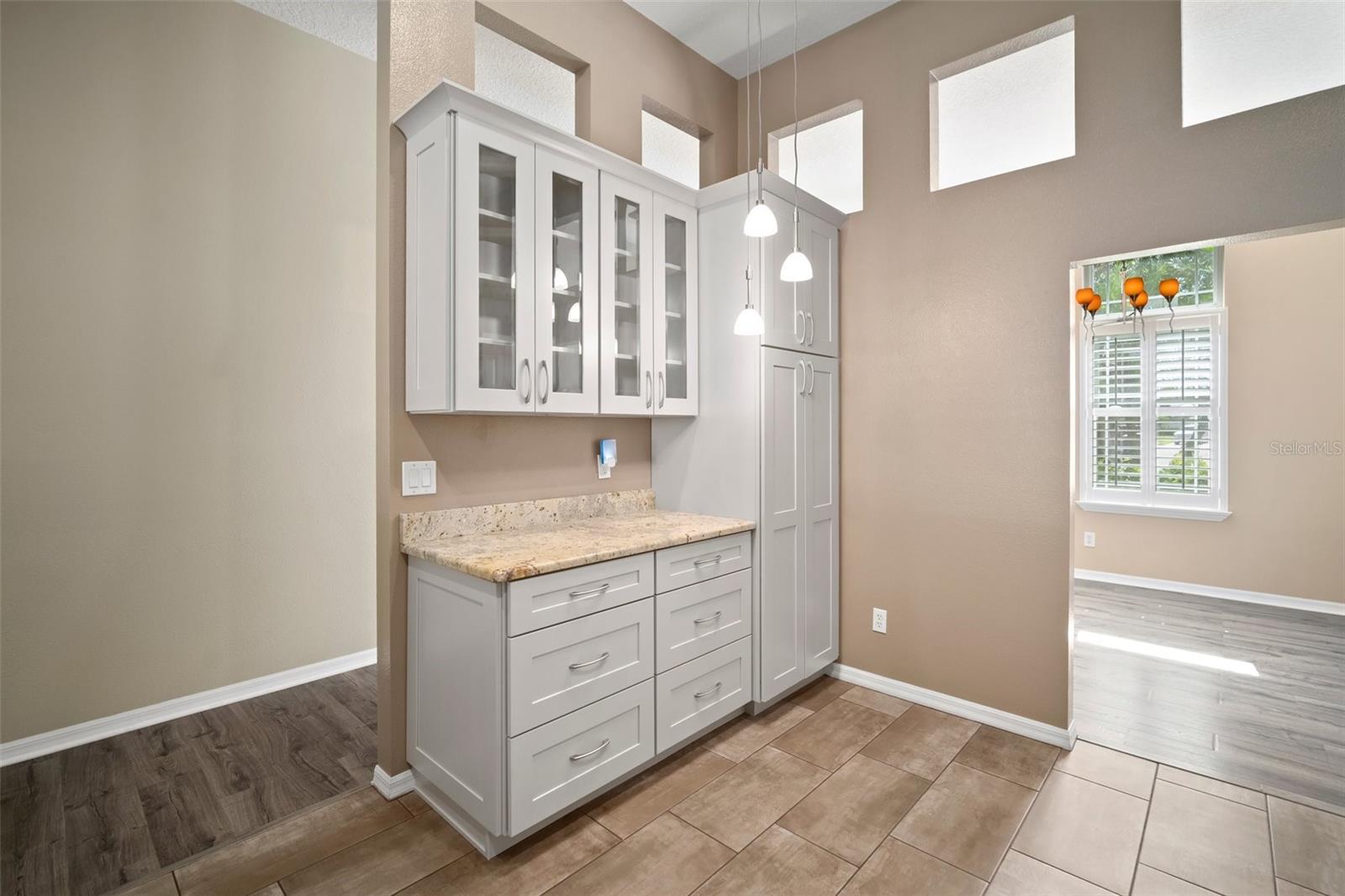 Listing photo id 15 for 1226 Baycrest Drive