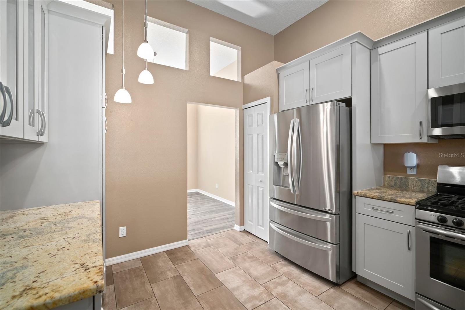 Listing photo id 16 for 1226 Baycrest Drive