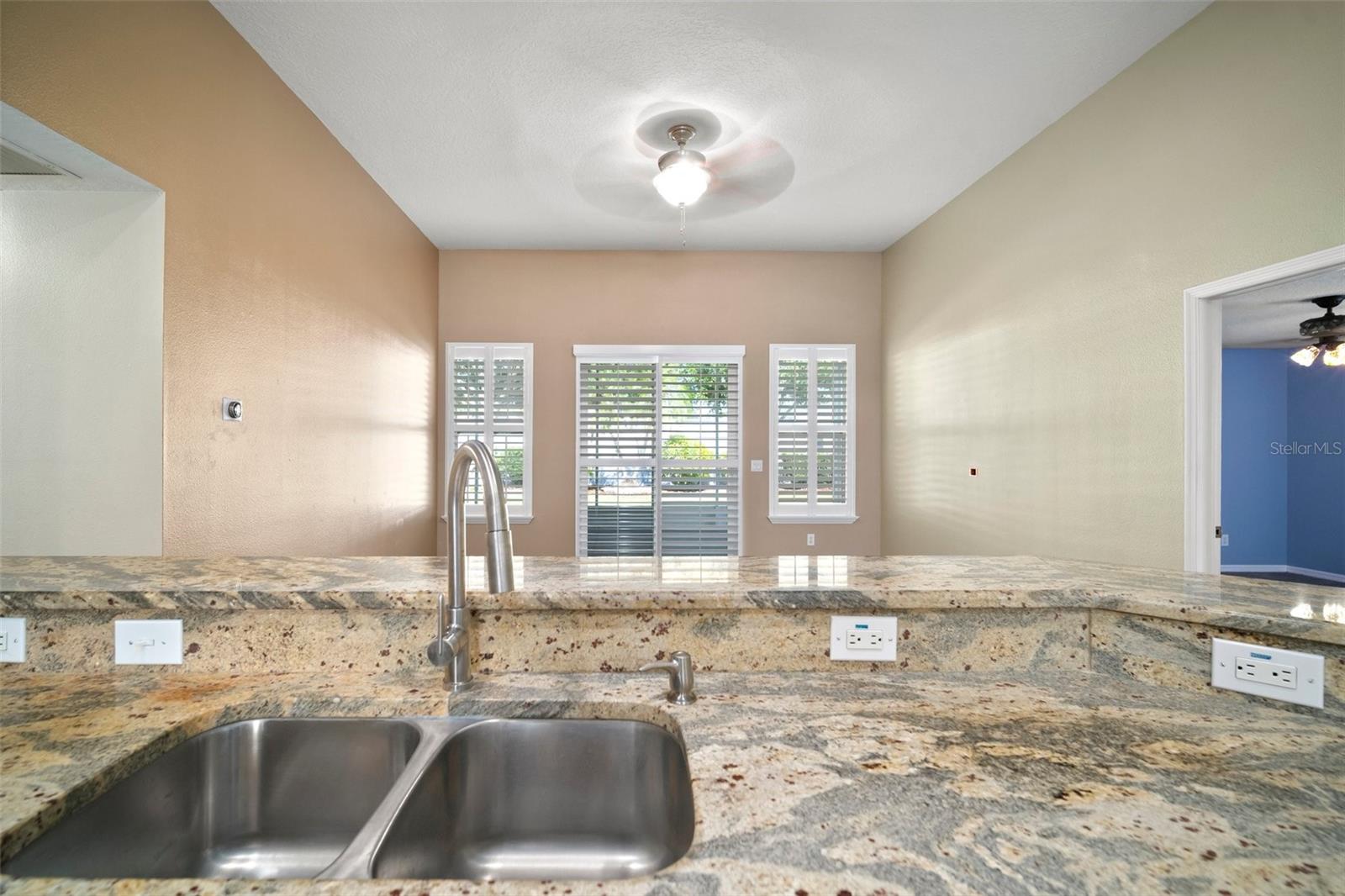 Listing photo id 18 for 1226 Baycrest Drive