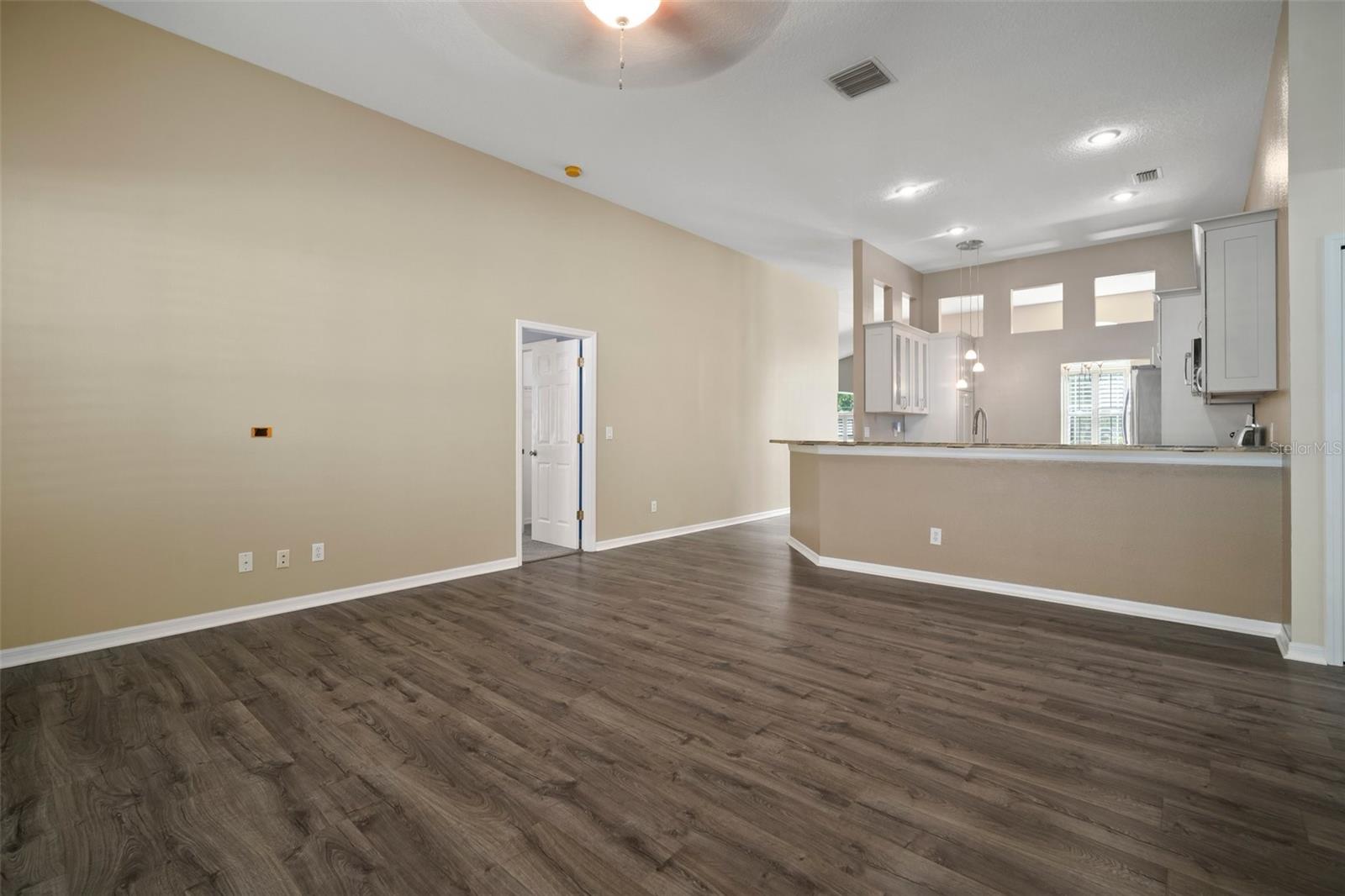 Listing photo id 19 for 1226 Baycrest Drive