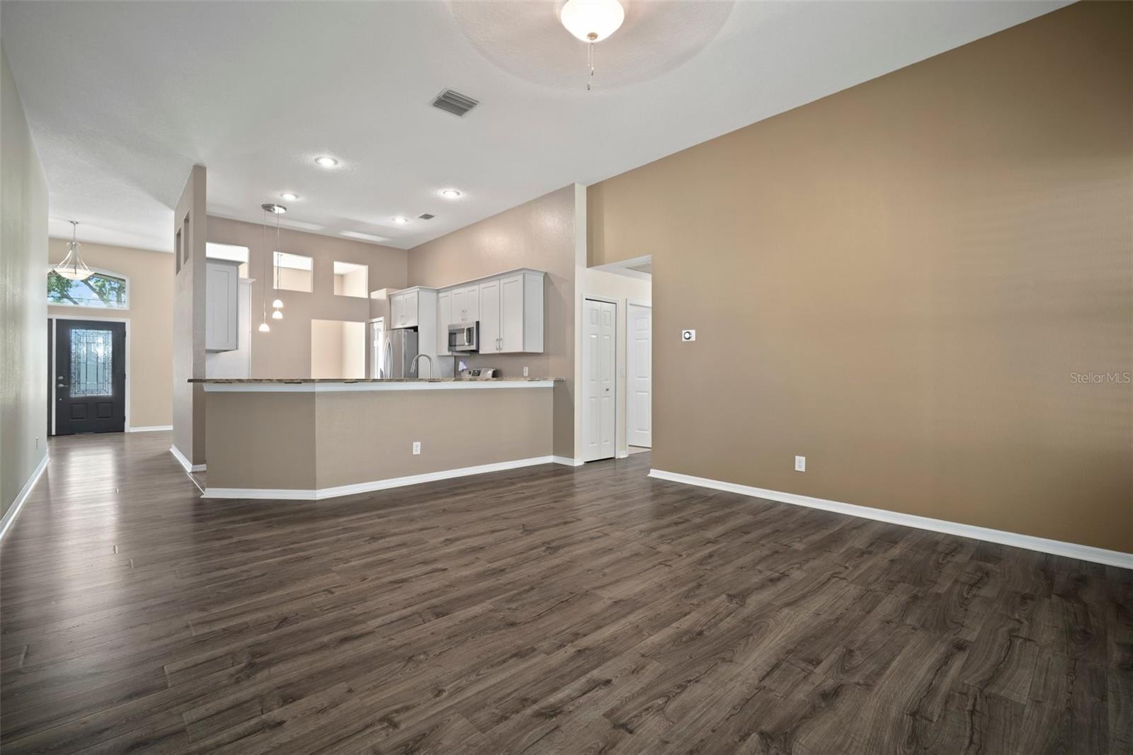 Listing photo id 20 for 1226 Baycrest Drive