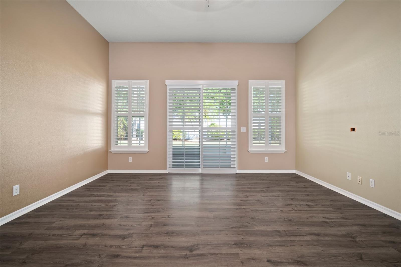 Listing photo id 22 for 1226 Baycrest Drive