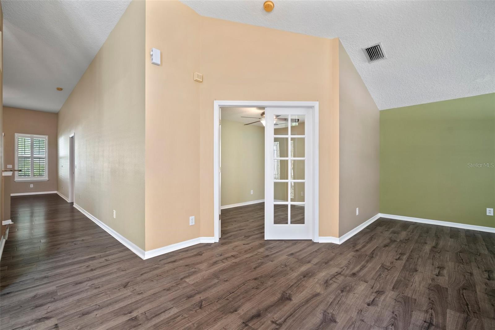 Listing photo id 26 for 1226 Baycrest Drive