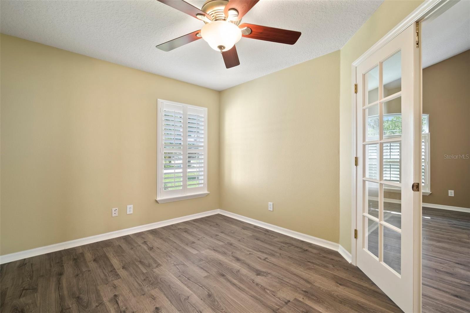 Listing photo id 27 for 1226 Baycrest Drive