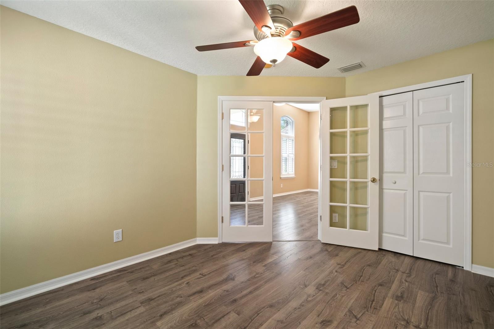 Listing photo id 28 for 1226 Baycrest Drive