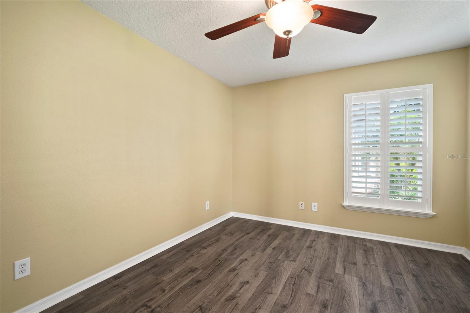 Listing photo id 29 for 1226 Baycrest Drive