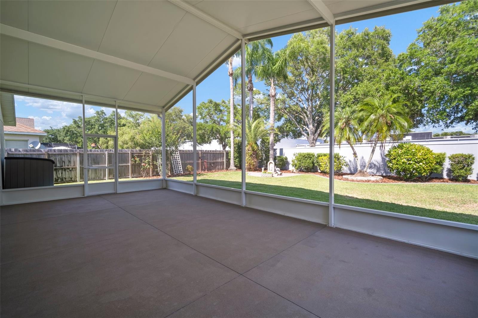 Listing photo id 48 for 1226 Baycrest Drive