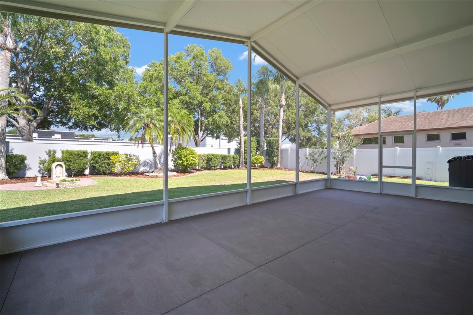 Listing photo id 51 for 1226 Baycrest Drive