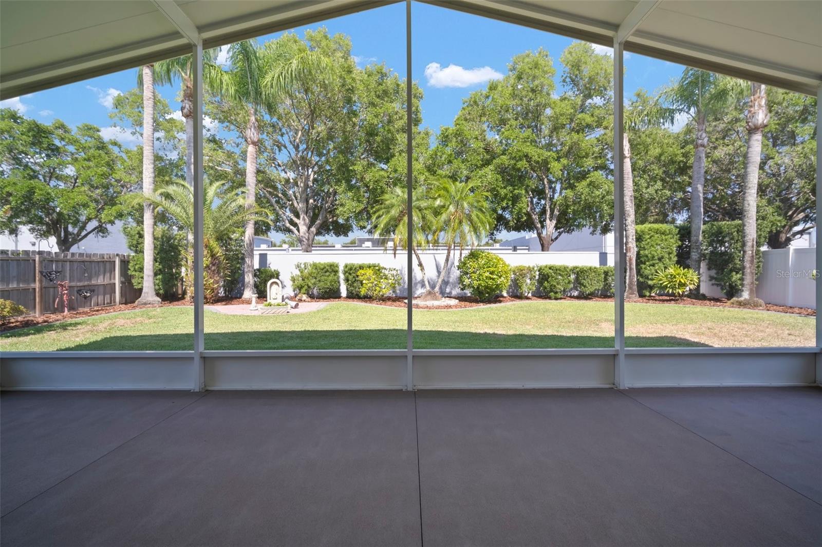 Listing photo id 52 for 1226 Baycrest Drive