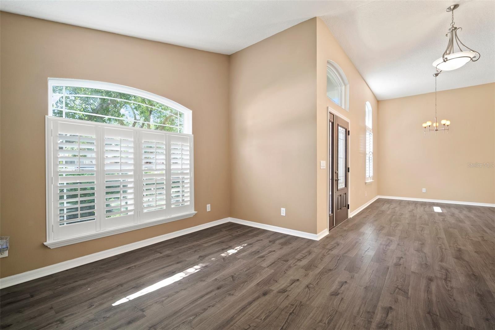 Listing photo id 4 for 1226 Baycrest Drive