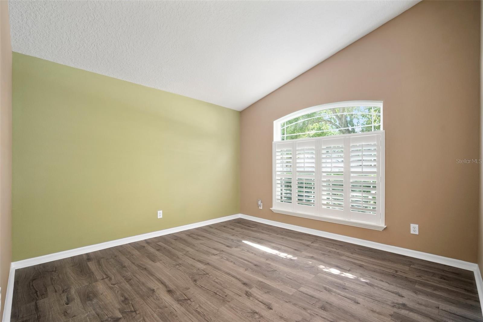 Listing photo id 5 for 1226 Baycrest Drive