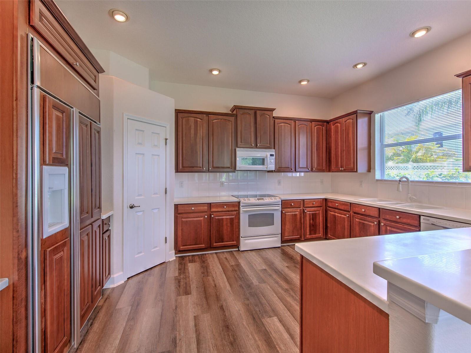 Image 26 of 52 For 20810 Lake Talia Boulevard