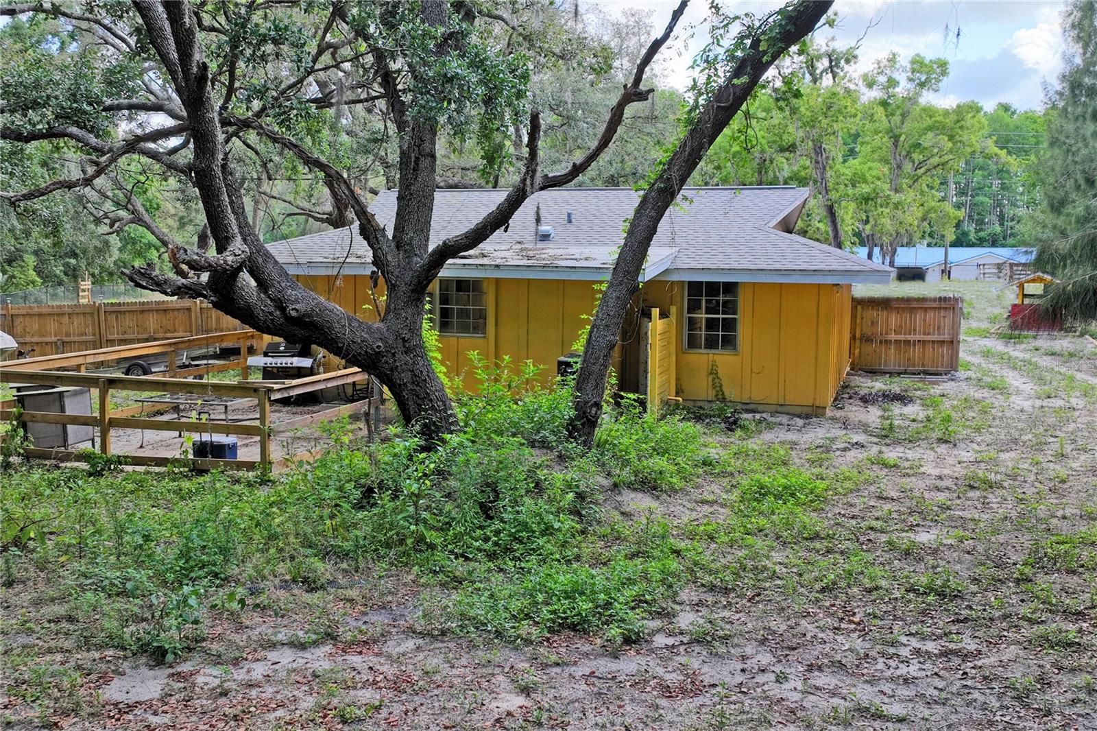 Image 18 of 33 For 8828 Jasmine Boulevard
