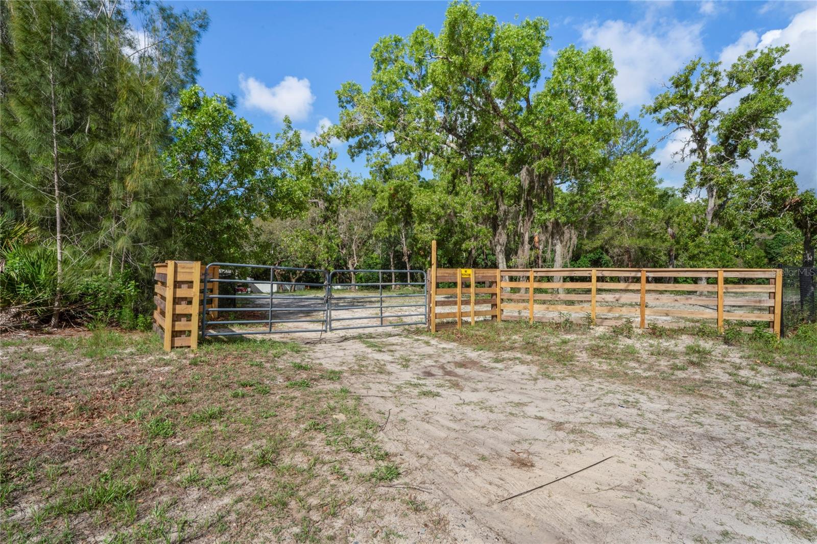 Image 20 of 33 For 8828 Jasmine Boulevard
