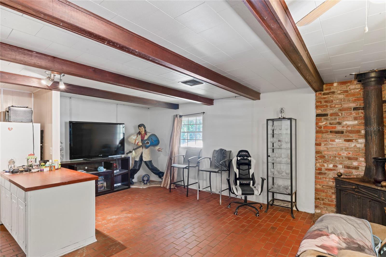Image 3 of 33 For 8828 Jasmine Boulevard