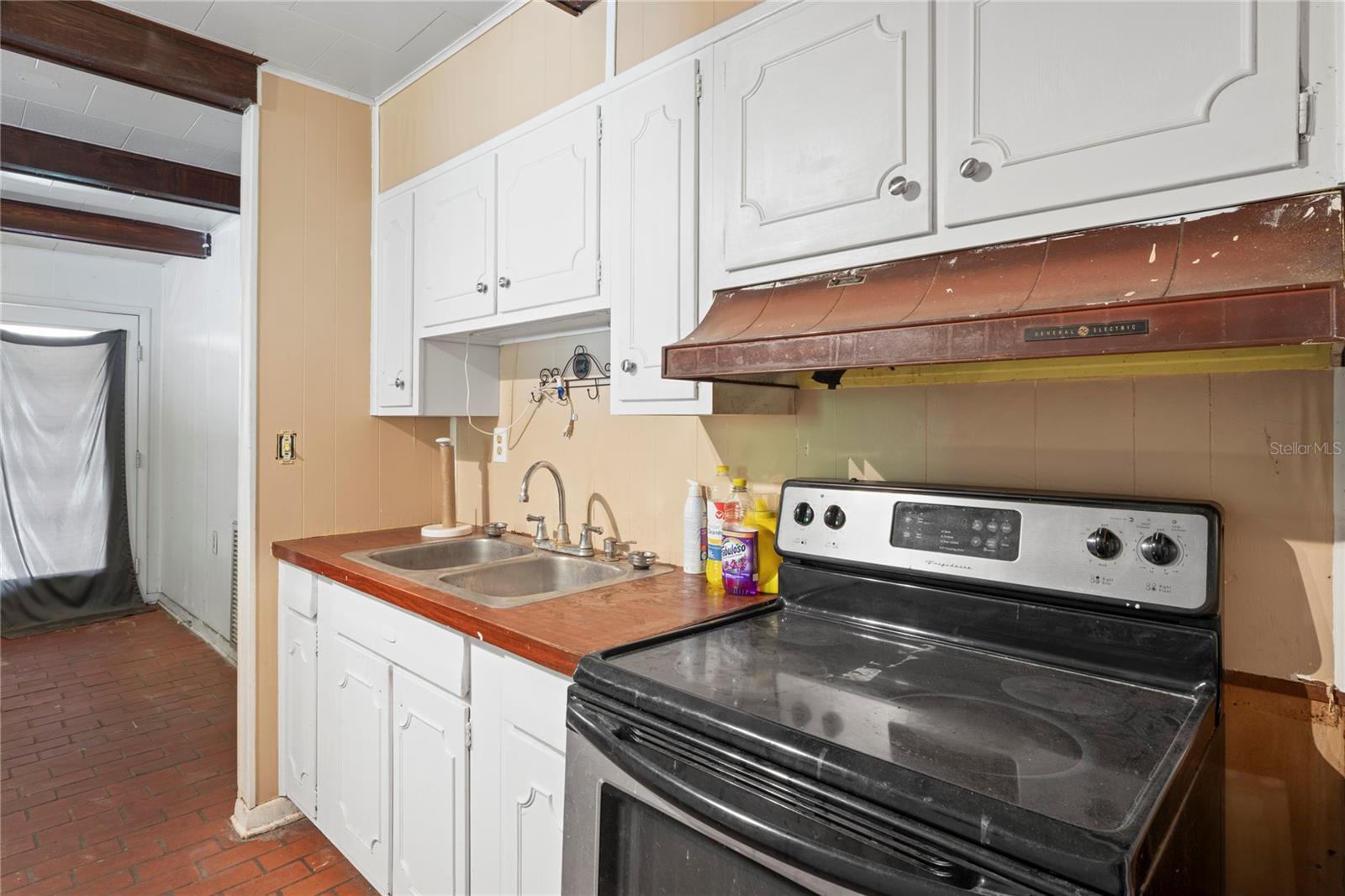 Image 7 of 33 For 8828 Jasmine Boulevard