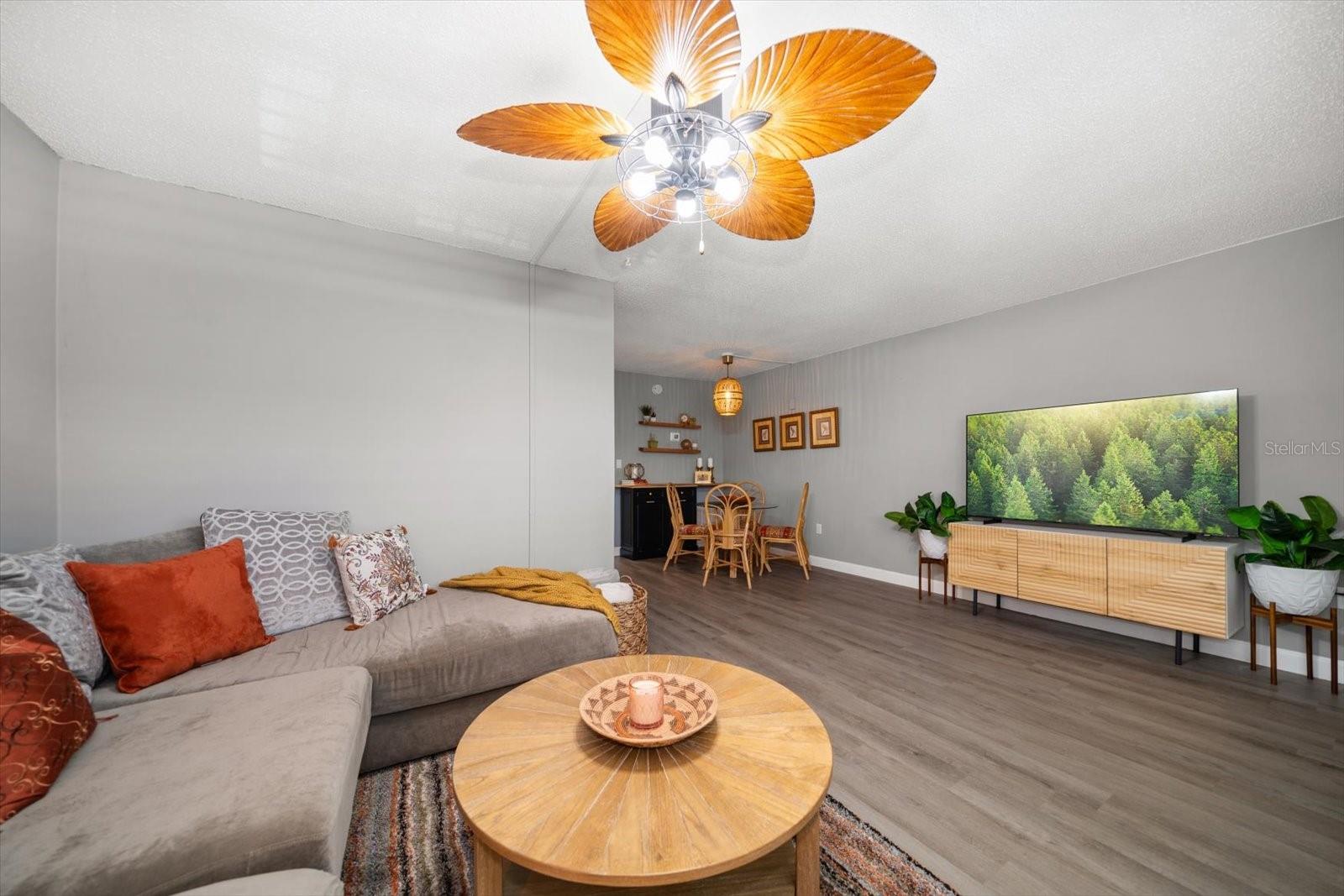 Image 12 of 52 For 12760 Indian Rocks Road 410